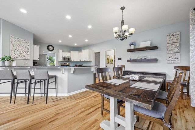 261 Ridgeway Path, Oconomowoc, WI 53066