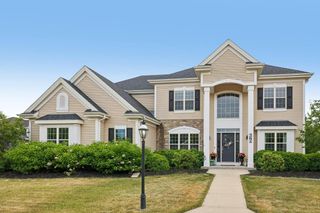 261 Ridgeway Path, Oconomowoc, WI 53066