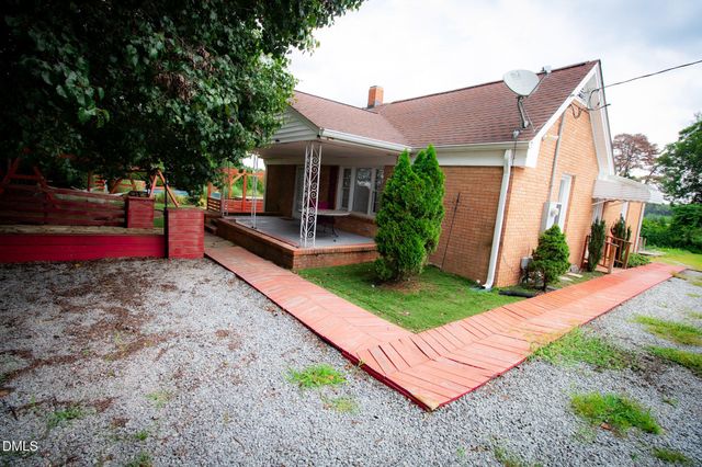 1520 Old Barbour Road, Benson, NC 27504