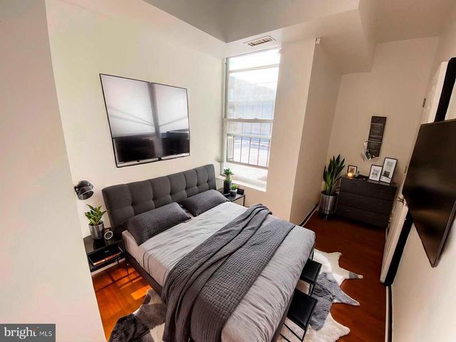 2108 S 7TH ST, Philadelphia, PA 19148