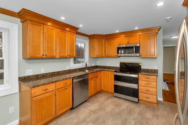 192 Gardens Dr, Springfield, MA 01119