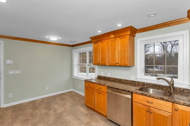 192 Gardens Dr, Springfield, MA 01119