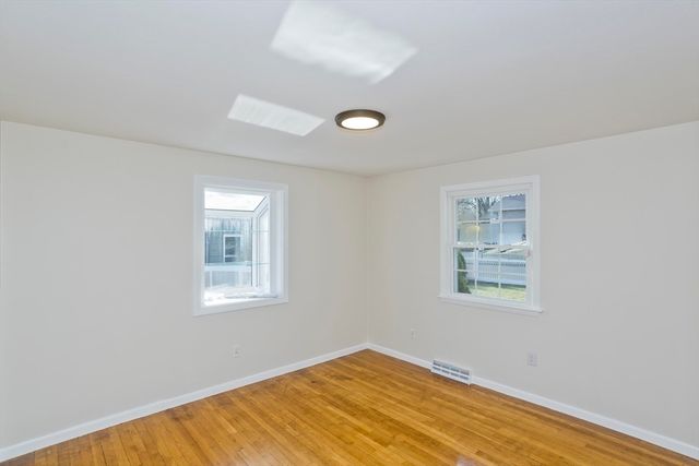 192 Gardens Dr, Springfield, MA 01119