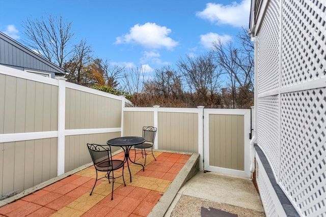 192 Gardens Dr, Springfield, MA 01119
