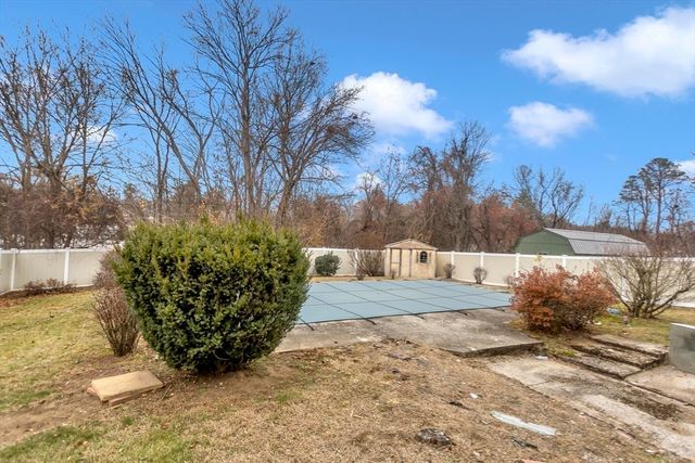 192 Gardens Dr, Springfield, MA 01119