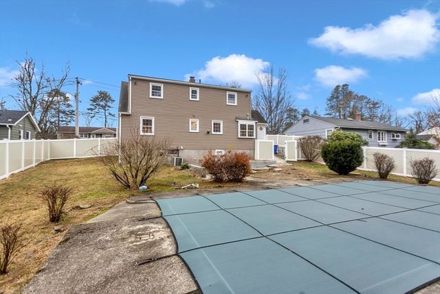 192 Gardens Dr, Springfield, MA 01119