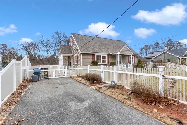 192 Gardens Dr, Springfield, MA 01119