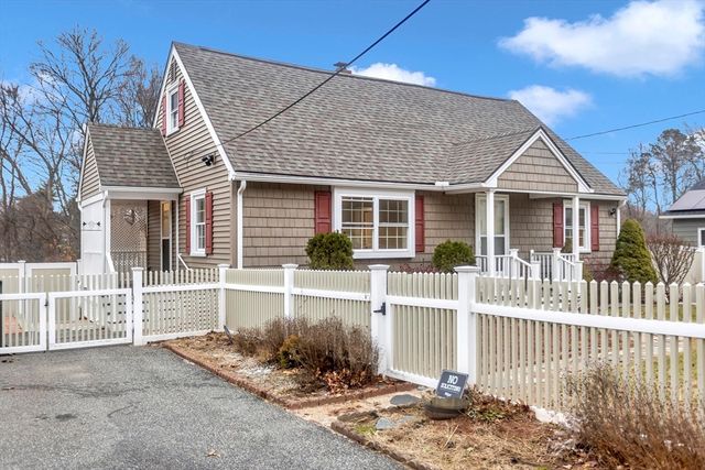 192 Gardens Dr, Springfield, MA 01119