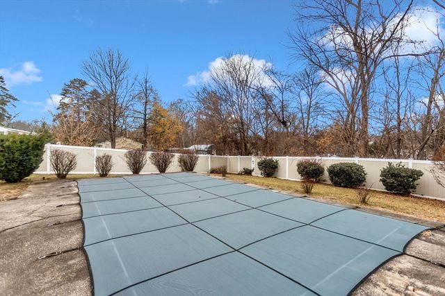 192 Gardens Dr, Springfield, MA 01119