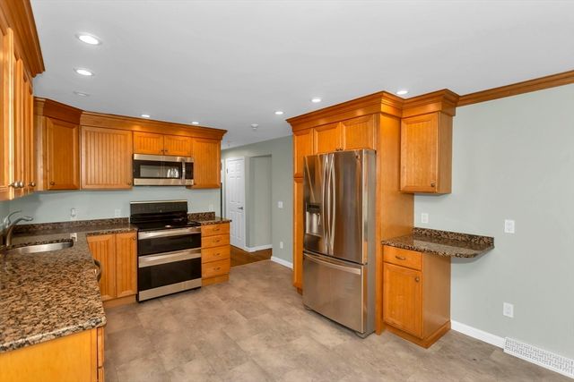 192 Gardens Dr, Springfield, MA 01119
