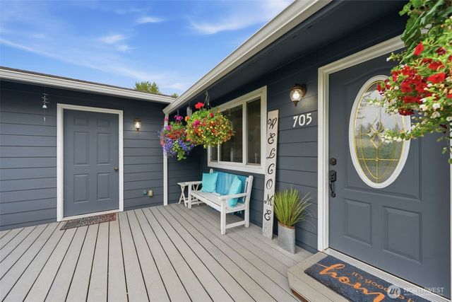 705 E Stanley Place, Granite Falls, WA 98252