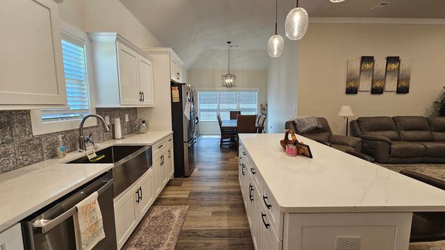 2712 Eden Hills Lane, Jonesboro, AR 72405