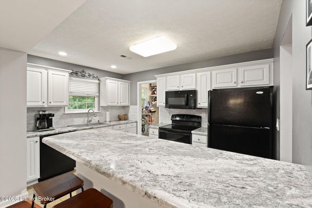 7704 Chloe Chase, Louisville, KY 40219