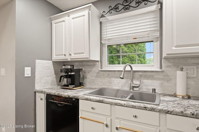 7704 Chloe Chase, Louisville, KY 40219
