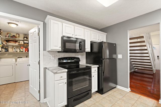 7704 Chloe Chase, Louisville, KY 40219