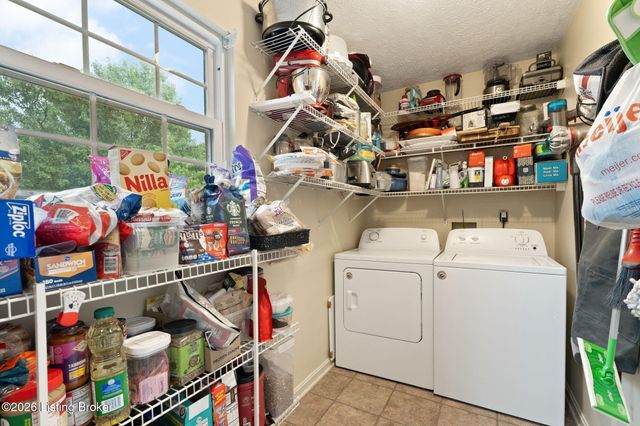 7704 Chloe Chase, Louisville, KY 40219
