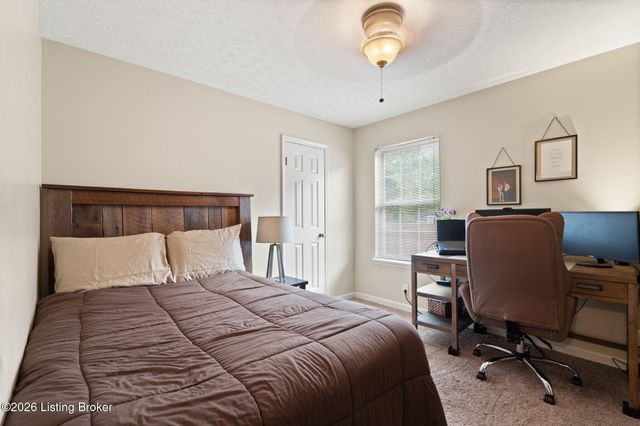 7704 Chloe Chase, Louisville, KY 40219