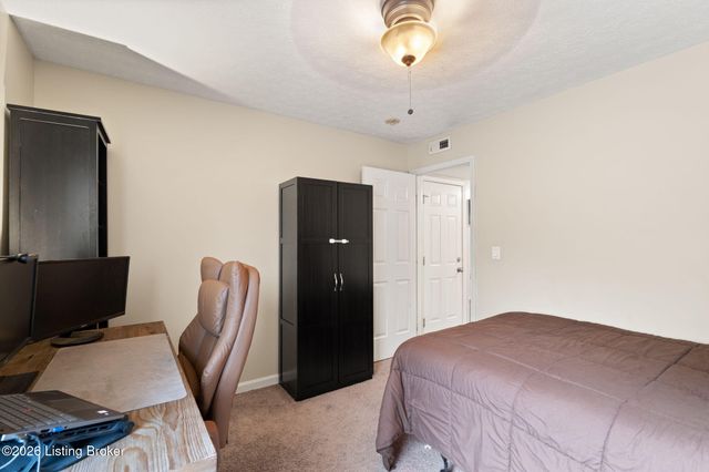 7704 Chloe Chase, Louisville, KY 40219