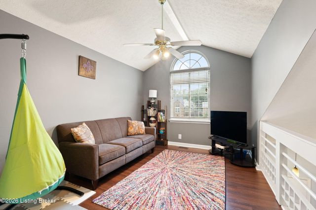 7704 Chloe Chase, Louisville, KY 40219