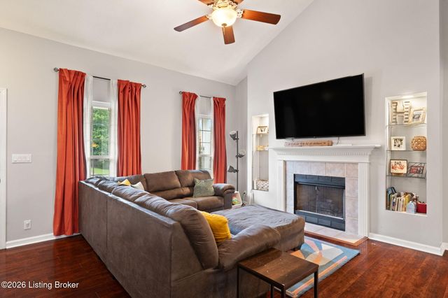 7704 Chloe Chase, Louisville, KY 40219