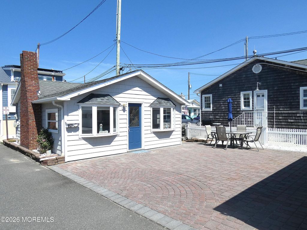 24 E Chadwick Way, Lavallette, NJ 08735
