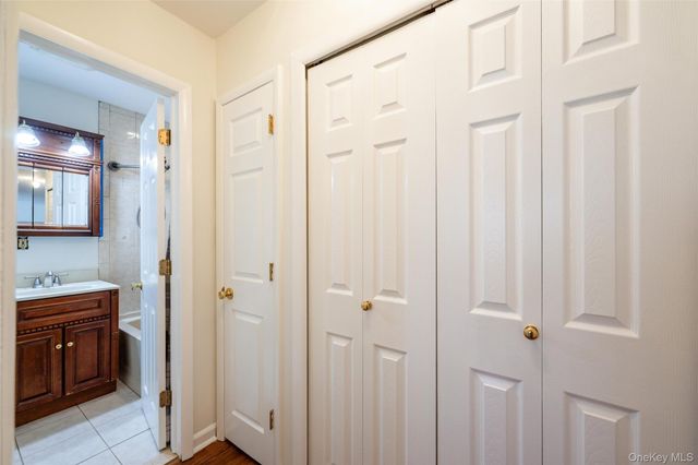 460 Old Town Road 20F, Port Jefferson Station, NY 11776