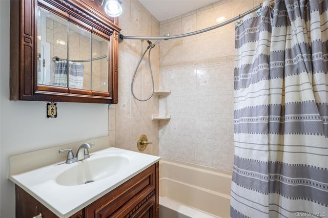 460 Old Town Road 20F, Port Jefferson Station, NY 11776