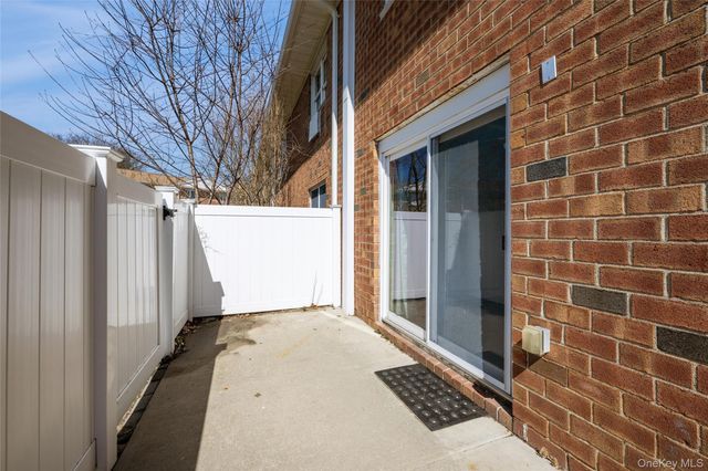 460 Old Town Road 20F, Port Jefferson Station, NY 11776