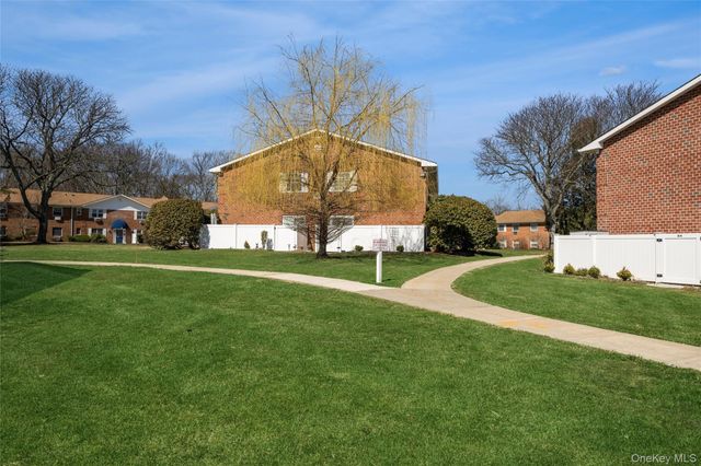 460 Old Town Road 20F, Port Jefferson Station, NY 11776