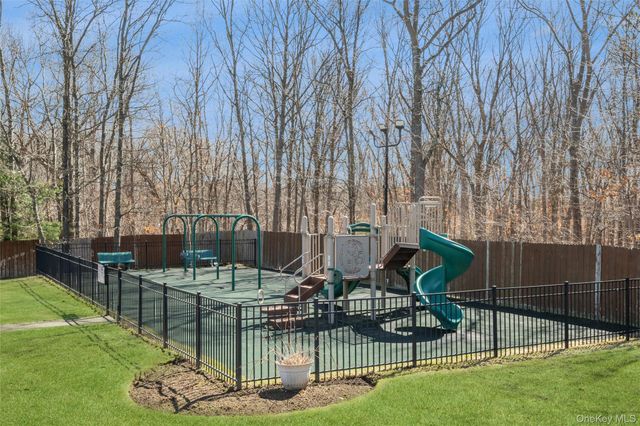 460 Old Town Road 20F, Port Jefferson Station, NY 11776