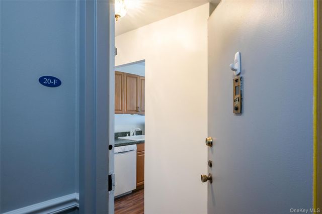 460 Old Town Road 20F, Port Jefferson Station, NY 11776