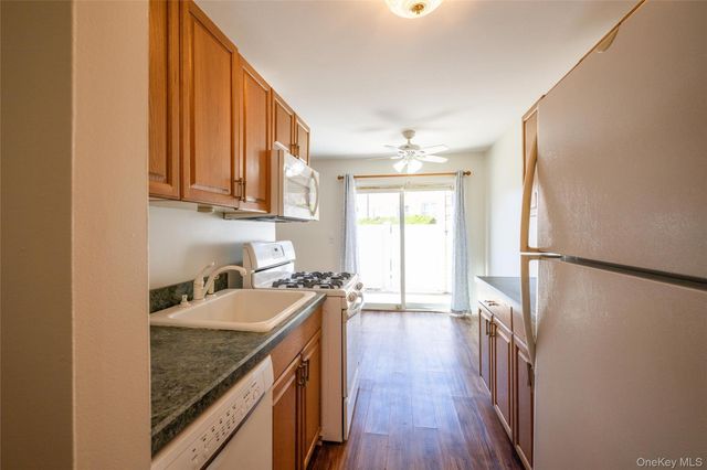 460 Old Town Road 20F, Port Jefferson Station, NY 11776