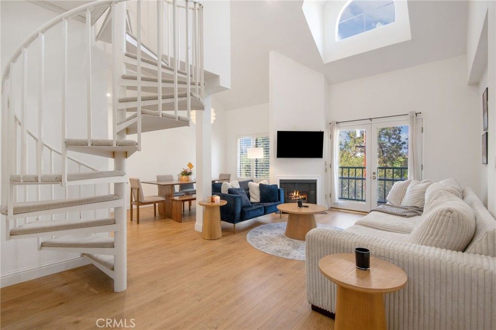 13220 Valleyheart Drive 305, Studio City, CA 91604 — exterior