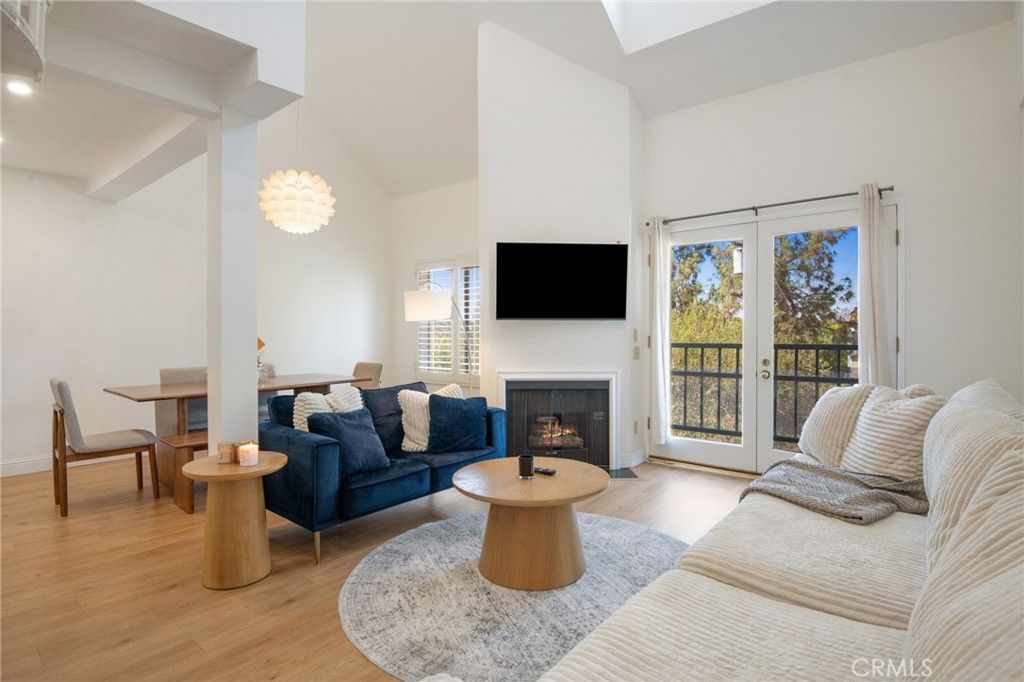 13220 Valleyheart Drive 305, Studio City, CA 91604 — photo 2