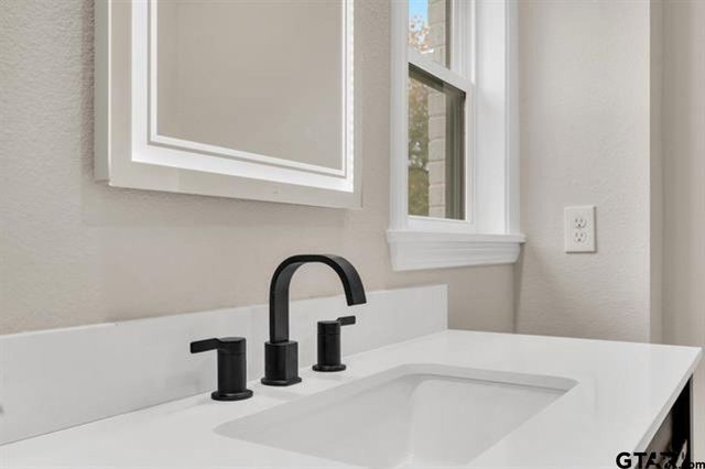 2425 Oak Ln, Tyler, TX 75701