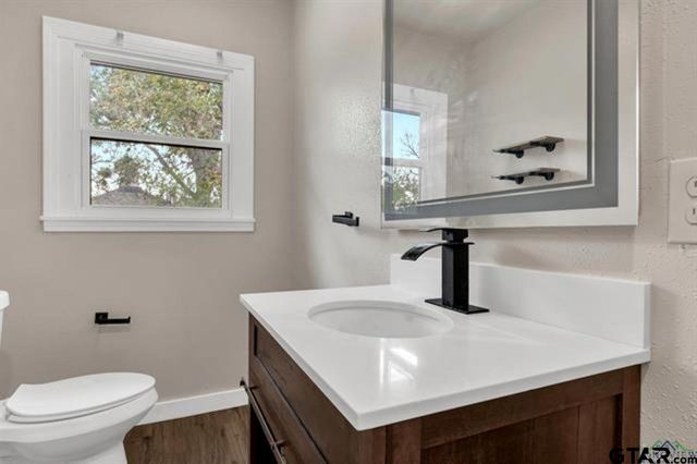 2425 Oak Ln, Tyler, TX 75701