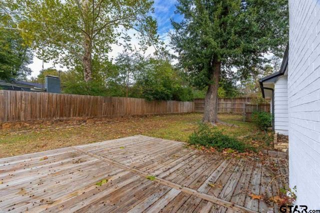 2425 Oak Ln, Tyler, TX 75701