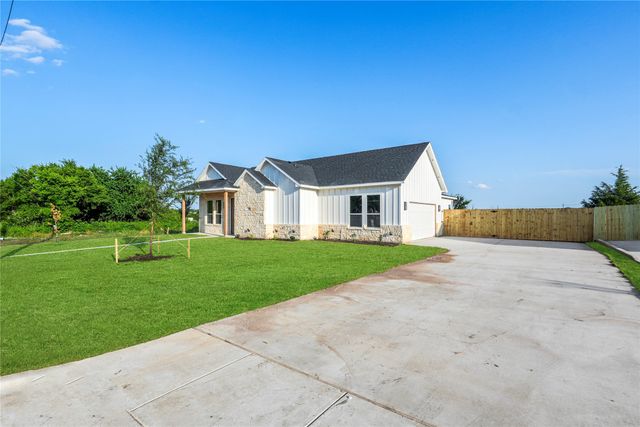 1222 Gannon Lane, Desoto, TX 75115