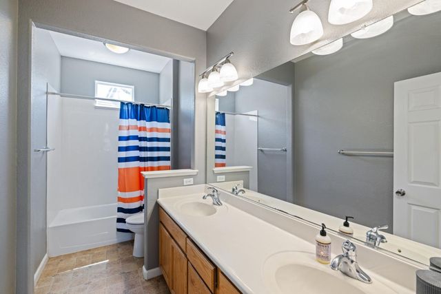 562 Ranger St, Oakdale, CA 95361