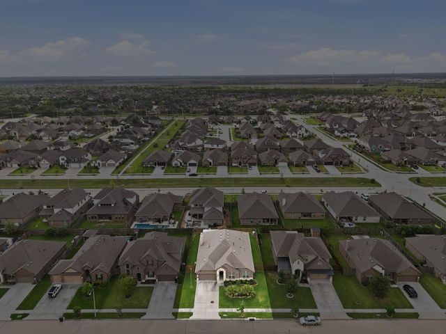 717 Wormwood Drive, League City, TX 77573