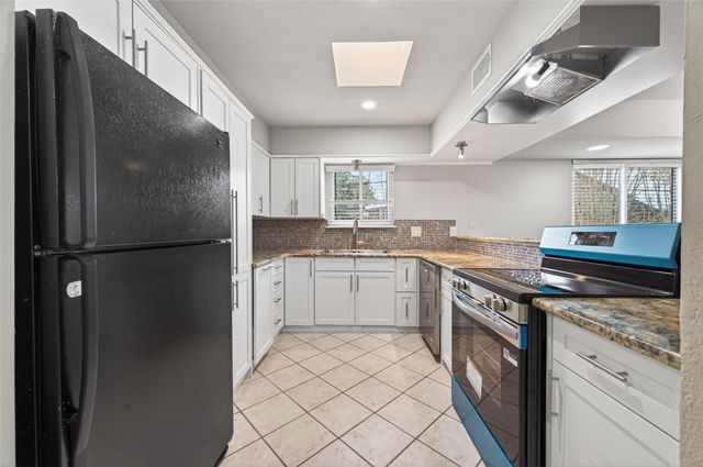 1114 Augusta Drive 10, Houston, TX 77057