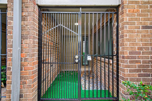 1114 Augusta Drive 10, Houston, TX 77057