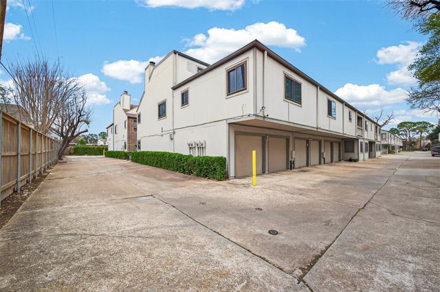 1114 Augusta Drive 10, Houston, TX 77057