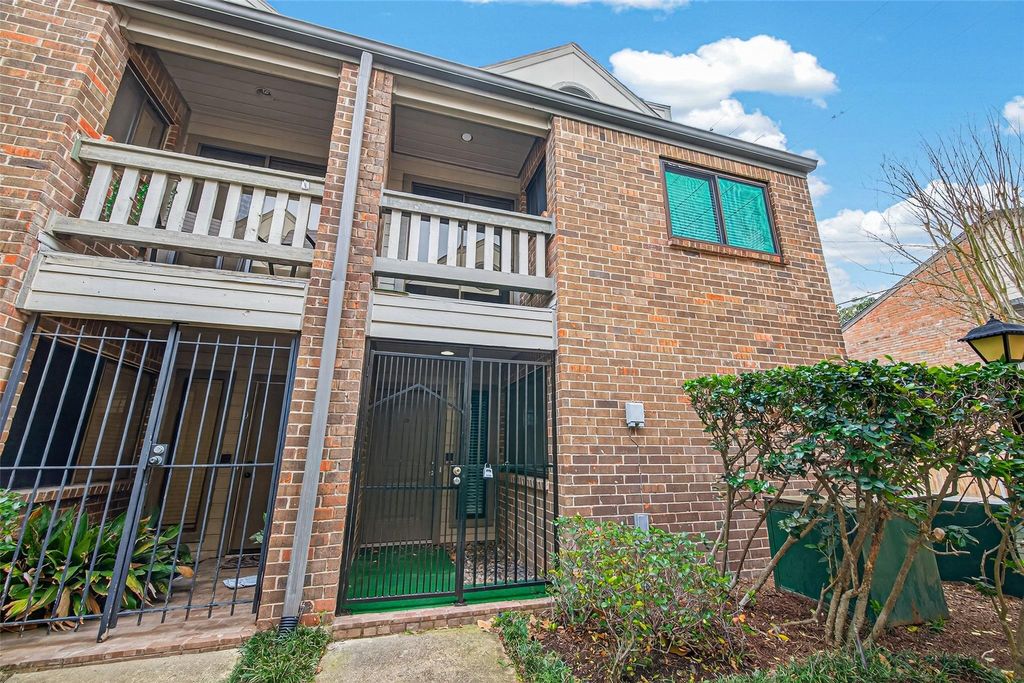 1114 Augusta Drive 10, Houston, TX 77057