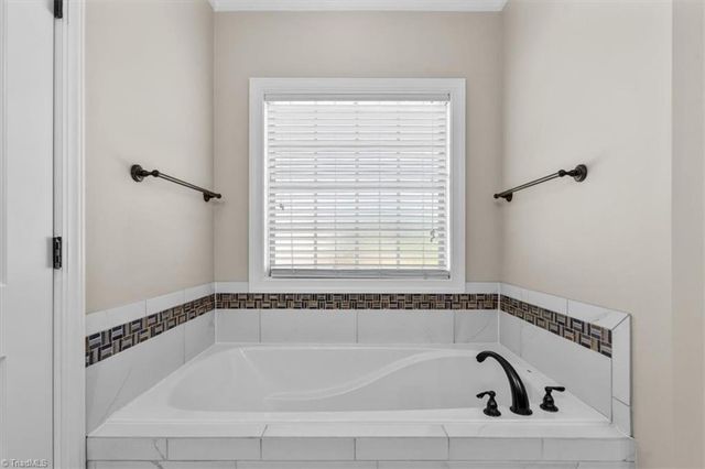 7711 Northern Estates Point, Greensboro, NC 27455