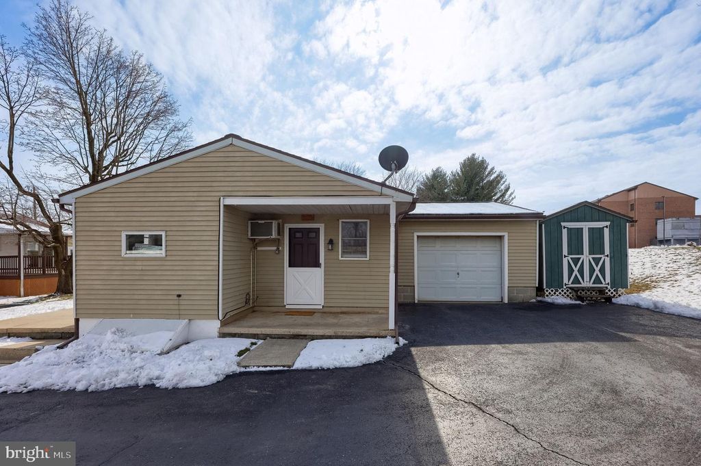 351 E FULTON ST, Ephrata, PA 17522