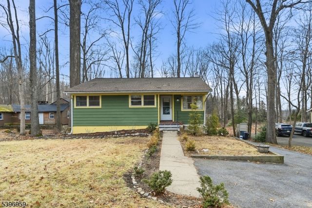 19 Windy Bush Ln, Sparta Twp., NJ 07871