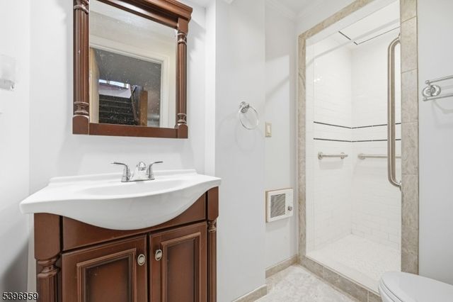 19 Windy Bush Ln, Sparta Twp., NJ 07871