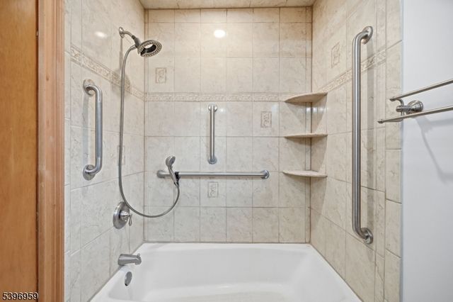 19 Windy Bush Ln, Sparta Twp., NJ 07871