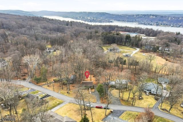 19 Windy Bush Ln, Sparta Twp., NJ 07871